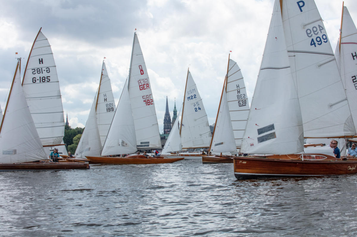 Bild Holzboote bei der Regatta Hamburger Summer Classic des Hamburger Segel-Clubs auf der Alster